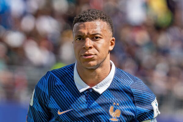 Hoe lang is Mbappé en hoe past dat bij zijn speelstijl?