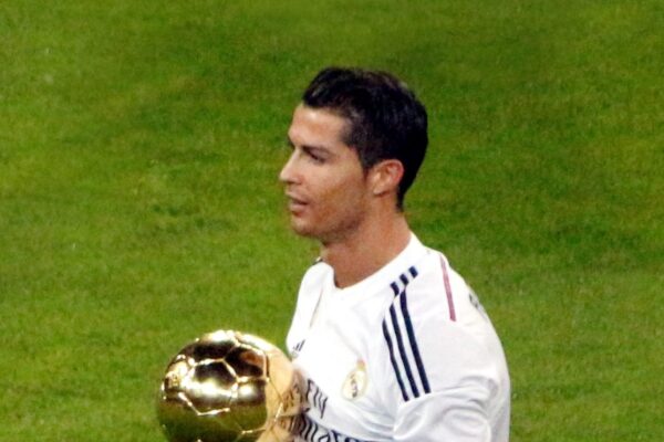 Hoe lang is Cristiano Ronaldo? Dit is zijn lengte en meer feiten over de voetbalster