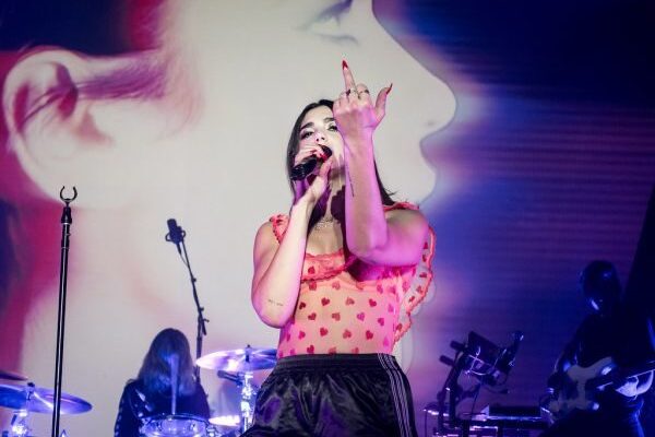 Dua Lipa leeftijd en carrière: van doorbraak tot wereldster
