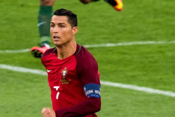 Wie is Cristiano Ronaldo? Carrière, kinderen, partner en records op een rij