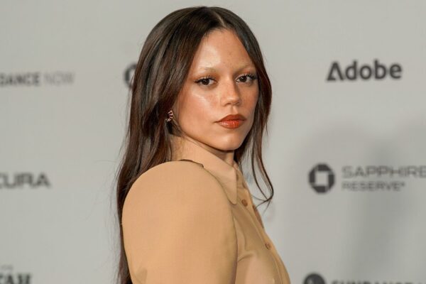 Jenna Ortega: wie is ze en hoe werd de Wednesday-ster zo snel wereldberoemd?