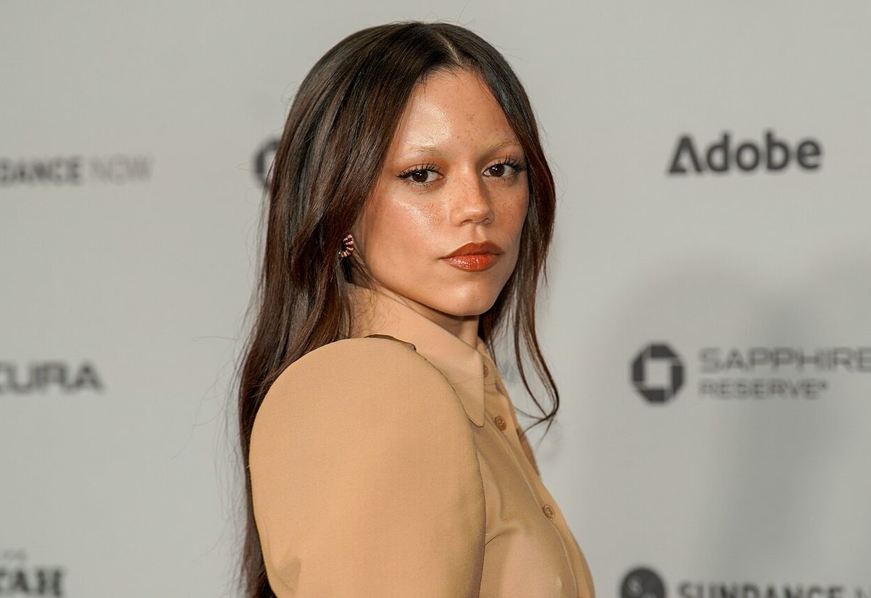Jenna Ortega: wie is ze en hoe werd de Wednesday-ster zo snel wereldberoemd?