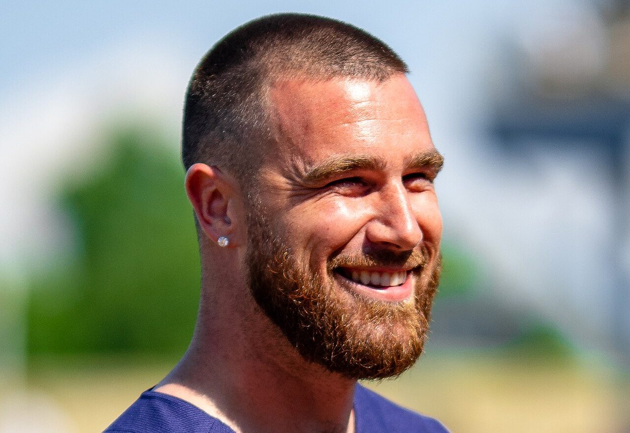 Wie is Travis Kelce? Carrière, relatie met Taylor Swift en zijn leven buiten de NFL